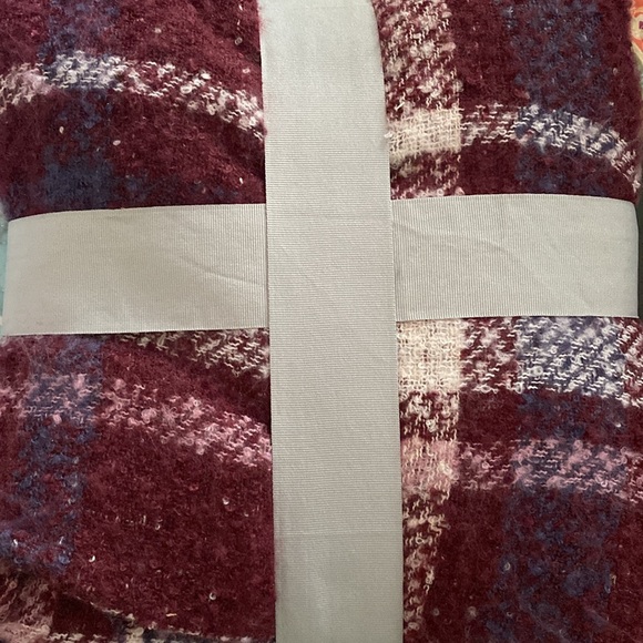 Women’s Falls Creek reversible fashion wrap burgundy plaid houndstooth OSFM New - Picture 3 of 5